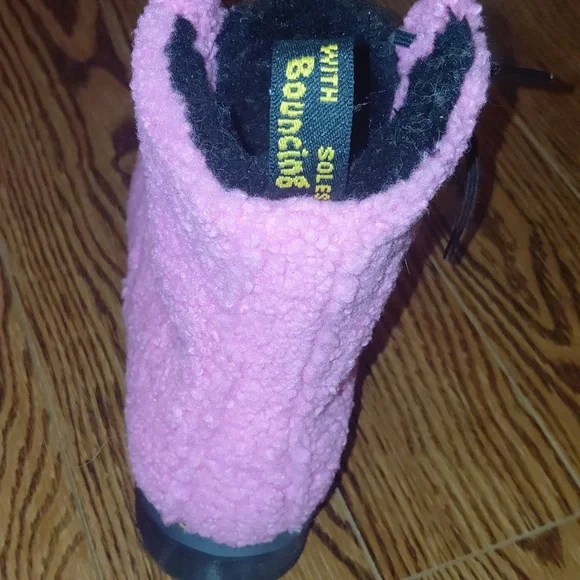Dr. Martens Pink Faux Shearling Lace-Up Boots with Black Trim - Picture 7 of 8